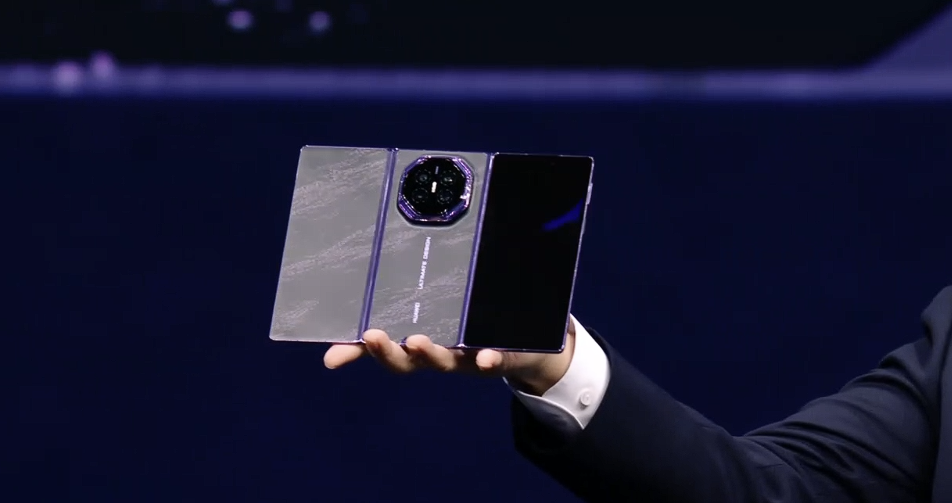 Huawei Mate XT 2 Arrives at 3.5mm Folded, Powered by Kirin 9050 Pro